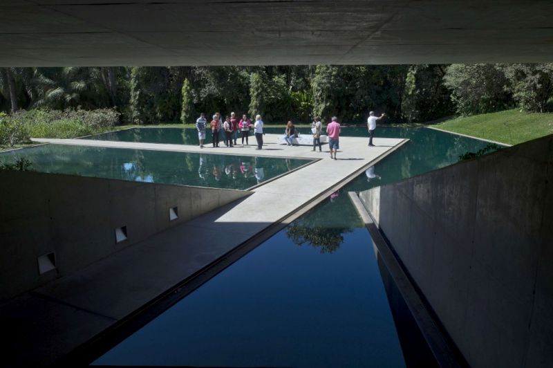 Agora é curadora de arte do museu, onde existem duas piscinasAFP PHOTO / NELSON ALMEIDA