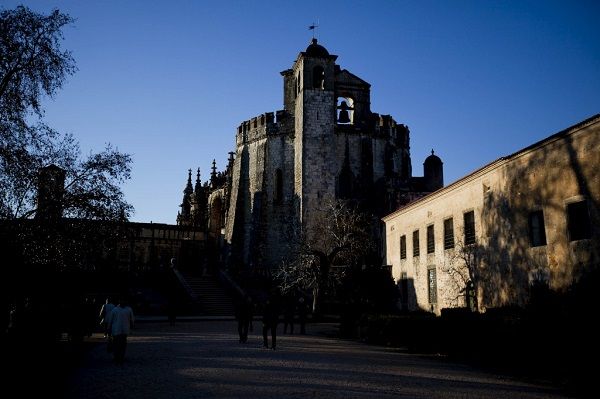 Vista do convento em que se vê a charola, a sua igreja em rotunda - Miguel Manso