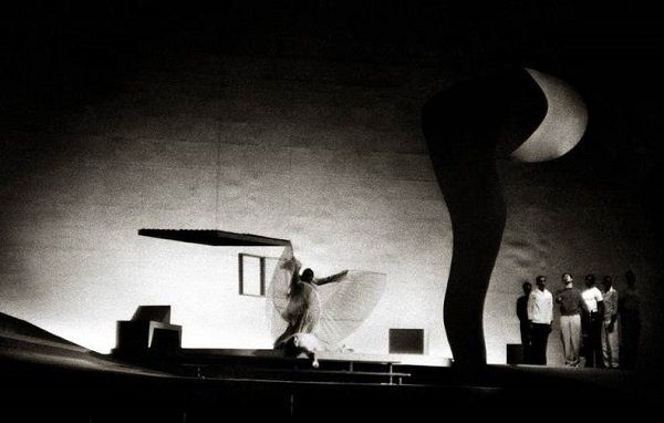 Orfeu em palco com cenários de Oscar Niemeyer