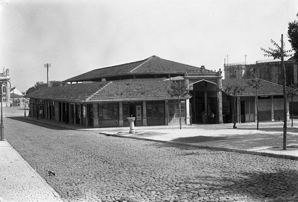O exterior do Mercado de Santa Clara, exemplar da arquitetura em ferro do final do século XIX. DR