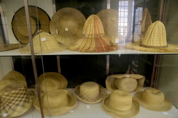 Várias tipologias de chapéus