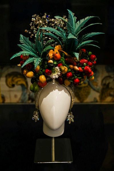 Réplica do turbante de Carmen Miranda emprestado pelo museu com o nome da cantora no Rio de Janeiro [Fotografia: Leonardo Negrão / Global Imagens]