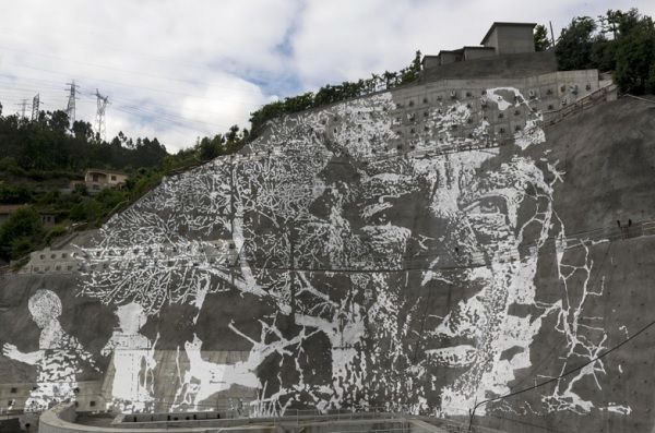 Vhils ocupou a barragem da Caniçada com um "gigantesco mural". DR