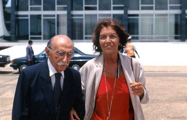 Maria Elisa Costa com o seu pai Lúcio Costa DR 