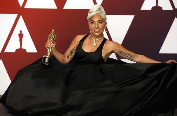 Lady Gaga recebeu o Óscar de Canção Original_ Etienne Laurent/EPA