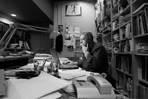 Manuel Graça Dias no seu atelier, foto de Rui Gaudêncio