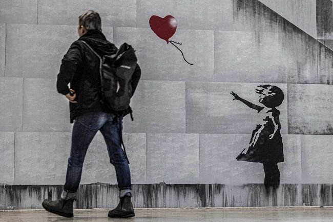 As réplicas são feitas por artistas de rua internacionais que usam a mesma técnica que Banksy, o estêncil.© Reinaldo Rodrigues/Global Imagens