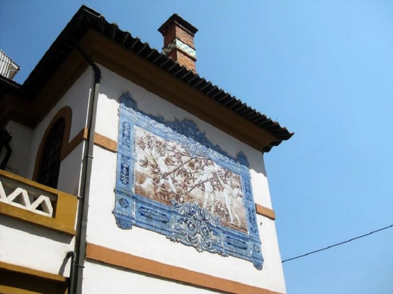 Pormenor da Fachada Lateral da Vivenda Aleluia, com painel de Azulejo